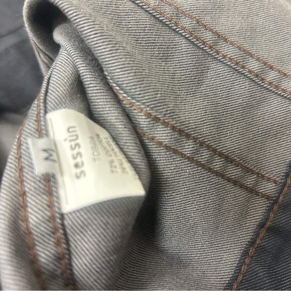 Sessun M NWOT dark blue denim “Tosca”
Jean Jacket with Modern Design- stiffer - Picture 6 of 14